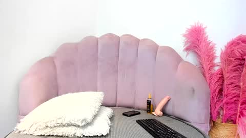 Snapshot of urlovex chatting on December 13, 2024, 6:53 am Love online show from December 13, 2024, 6:53 am