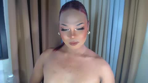 urmakelove_fac online show from May 25, 2026, 4:29 am