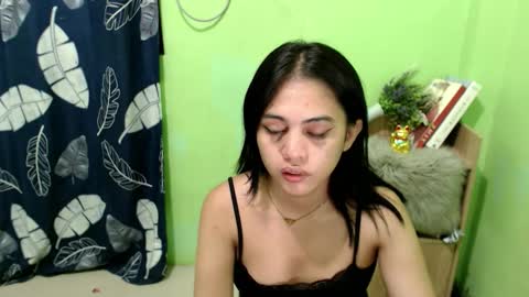 urmystical_sofie online show from November 4, 2025, 12:04 pm