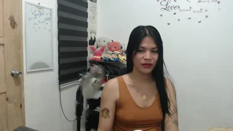 hi im kim online show from January 12, 2025, 12:23 pm