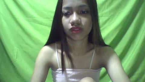Snapshot of ursexydoll18 chatting on January 21, 2025, 7:15 am Darlyn room online show from January 21, 2025, 7:15 am