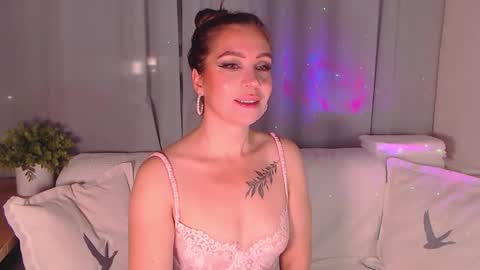 Snapshot of ursilvia1 chatting on November 19, 2025, 5:40 am Silvia online show from November 19, 2025, 5:40 am