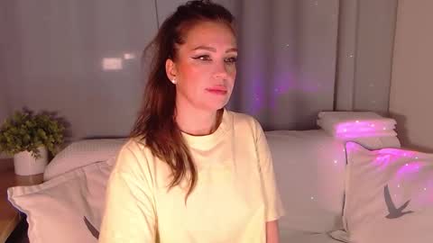 Snapshot of ursilvia1 chatting on November 30, 2025, 7:01 am Silvia online show from November 30, 2025, 7:01 am