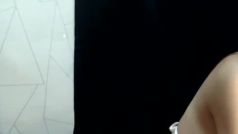Snapshot of urskinny_girl chatting on January 29, 2025, 6:07 pm Jane online show from January 29, 2025, 6:07 pm