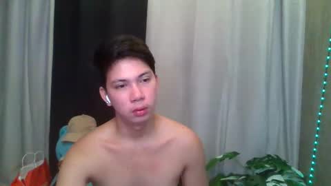 ursweet_jade online show from April 6, 2026, 1:03 am