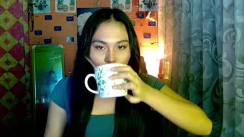 YOURGIRLCAMILLA online show from December 17, 2025, 1:06 pm