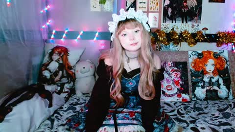 Snapshot of usagi_blush chatting on January 8, 2025, 1:53 am Usagi Blush online show from January 8, 2025, 1:53 am