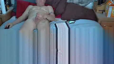 Snapshot of usednotbroken1 chatting on February 3, 2026, 5:51 pm usednotbroken1 online show from February 3, 2026, 5:51 pm