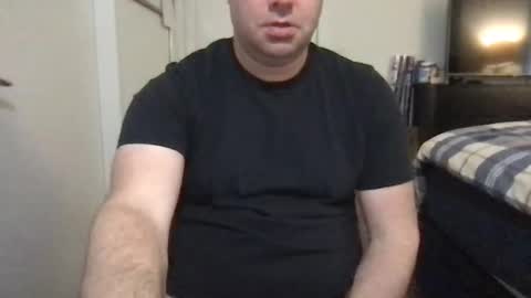 Snapshot of usguy886 chatting on December 17, 2025, 5:19 pm usguy online show from December 17, 2025, 5:19 pm