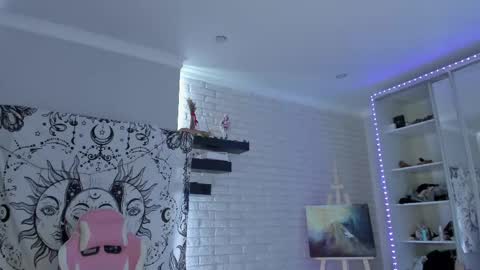 Eva online show from March 4, 2025, 3:26 pm