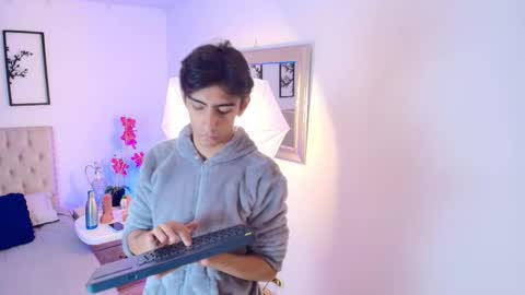 Snapshot of uyukie chatting on October 7, 2025, 12:02 pm UYUKIE online show from October 7, 2025, 12:02 pm