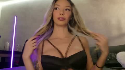Mia online show from July 1, 2026, 3:41 am