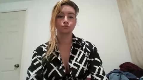 vagimosa online show from October 15, 2025, 9:20 am