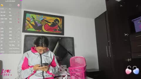 Vahiolet smith online show from November 5, 2025, 3:28 am