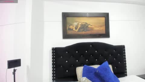 Vahiolet smith online show from November 26, 2025, 2:01 am