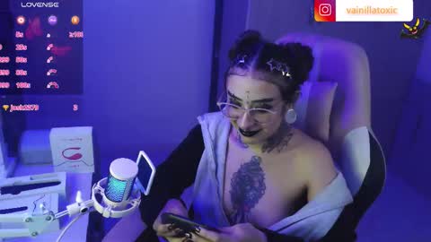 Snapshot of vainilla_l chatting on October 1, 2025, 11:44 pm Vainilla Independent model online show from October 1, 2025, 11:44 pm