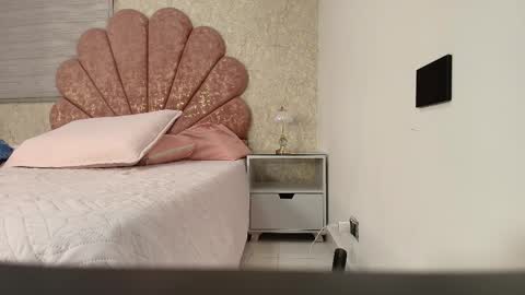 Snapshot of vaiolet_colls chatting on February 1, 2026, 12:26 pm Vaiolet colls online show from February 1, 2026, 12:26 pm