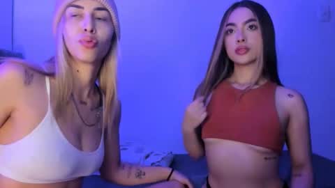 vaiolett_69 online show from May 6, 2026, 5:03 am
