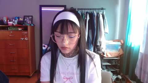 valentina online show from December 19, 2025, 6:59 pm