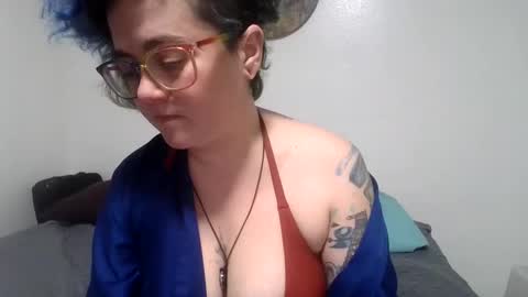 valarieak online show from October 9, 2025, 9:57 pm