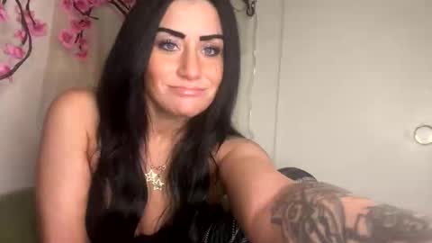 Snapshot of valaya906 chatting on December 17, 2025, 1:11 am Valaya Noire online show from December 17, 2025, 1:11 am