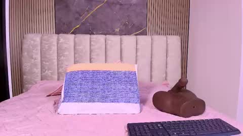 Valentina online show from December 2, 2025, 7:20 pm