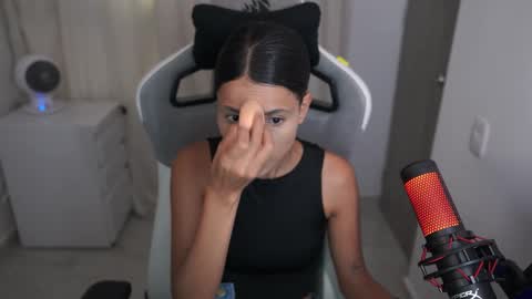 valecute01 online show from October 27, 2025, 8:57 pm