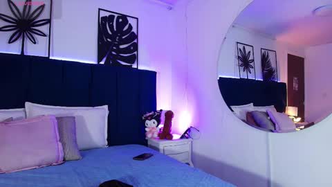 Tifanny  online show from November 4, 2025, 7:35 pm