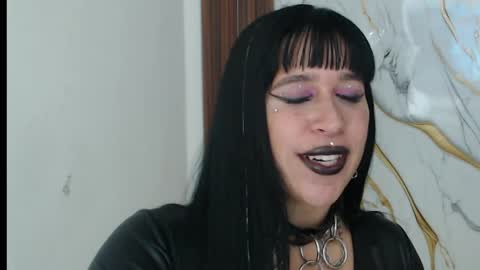 valen_ross7 online show from April 12, 2026, 10:37 pm