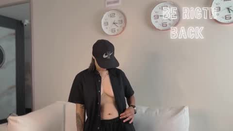 Snapshot of valen_rouse_ chatting on December 3, 2025, 12:25 pm Liam smith online show from December 3, 2025, 12:25 pm