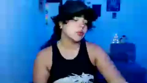 Snapshot of valenbeauty chatting on June 19, 2026, 2:27 am valenbeauty online show from June 19, 2026, 2:27 am