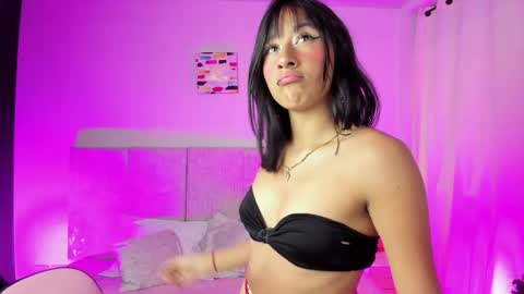 Snapshot of valenn_sweet chatting on December 4, 2025, 4:22 am Valenn online show from December 4, 2025, 4:22 am