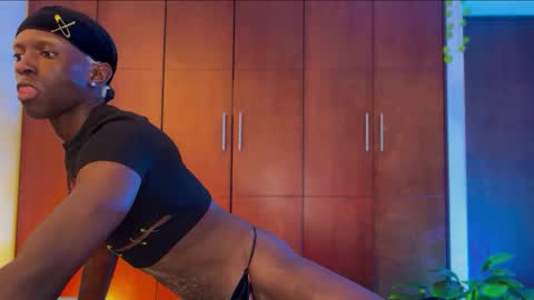 Snapshot of valent1nn chatting on December 3, 2024, 12:13 am Valentin independent Cam Boy online show from December 3, 2024, 12:13 am