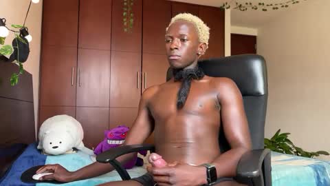 Snapshot of valent1nn chatting on February 11, 2025, 5:07 pm Valentin independent Cam Boy online show from February 11, 2025, 5:07 pm