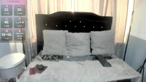 valentina_carter_ online show from May 18, 2026, 3:18 pm