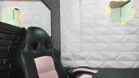 Snapshot of valentina_coba11 chatting on January 8, 2025, 8:39 pm Valentina online show from January 8, 2025, 8:39 pm