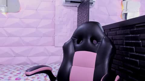 Snapshot of valentina_coba11 chatting on February 23, 2025, 2:18 am Valentina online show from February 23, 2025, 2:18 am