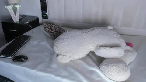 Valentina online show from November 17, 2025, 1:17 pm