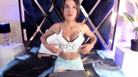 Snapshot of valentina_lenoxx chatting on December 15, 2025, 7:18 pm valentina online show from December 15, 2025, 7:18 pm