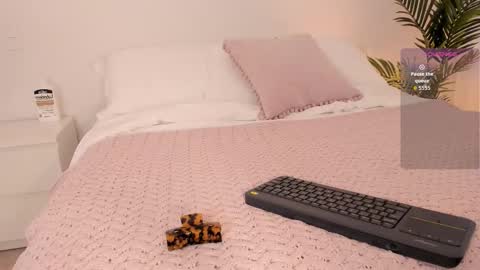 VALENTINA  online show from December 17, 2025, 11:00 pm