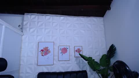 Valentina  online show from November 1, 2025, 10:45 pm