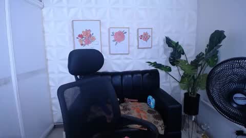 Snapshot of valentina_mature chatting on March 17, 2026, 8:45 pm Valentina online show from March 17, 2026, 8:45 pm
