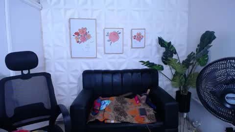 Snapshot of valentina_mature chatting on March 19, 2026, 7:07 pm Valentina online show from March 19, 2026, 7:07 pm