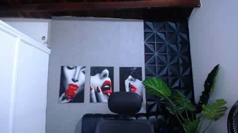 Snapshot of valentina_mature chatting on March 31, 2026, 8:53 pm Valentina online show from March 31, 2026, 8:53 pm