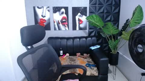 Snapshot of valentina_mature chatting on April 7, 2026, 9:59 pm Valentina online show from April 7, 2026, 9:59 pm