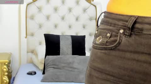 Snapshot of valentina_ross_ chatting on December 23, 2024, 12:19 pm Valentina online show from December 23, 2024, 12:19 pm