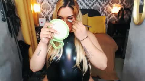 Snapshot of valentinadom95 chatting on March 5, 2025, 2:57 am valentinadom95 online show from March 5, 2025, 2:57 am