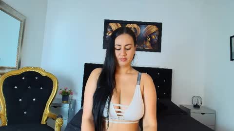 Snapshot of valentinajaramilloo chatting on June 5, 2026, 2:12 pm ValentinaJaramilloo online show from June 5, 2026, 2:12 pm