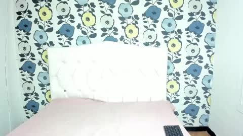 valentinaklean1 online show from October 12, 2025, 3:27 am