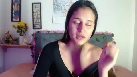 Snapshot of valentini_villa chatting on September 21, 2025, 7:59 pm V A L E N T I N I online show from September 21, 2025, 7:59 pm